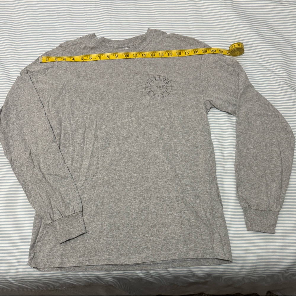 Taylor Swift 1989 World Tour Gildan Gray Long Sleeve Tee